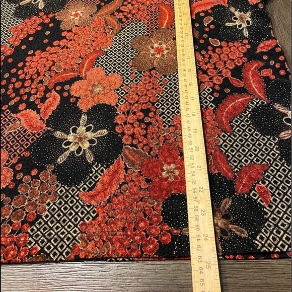 White Stag Woman's Plus Size XXL (20) Red Black Floral Textured Top Blouse. - Picture 9 of 9